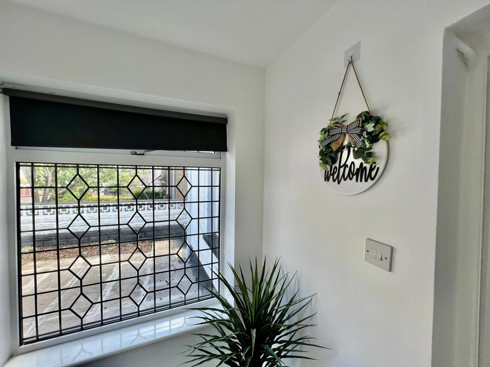 Executive 3 Bedroom Port Talbot Town Centre Margam Sleeps 7 Екстер'єр фото