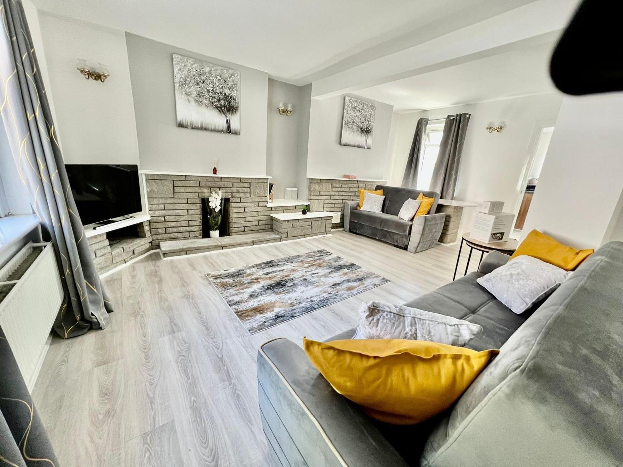 Executive 3 Bedroom Port Talbot Town Centre Margam Sleeps 7 Екстер'єр фото